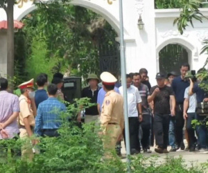 Công an lý giải việc không còng tay nghi phạm bắn chết 2 người trước cổng nhà
