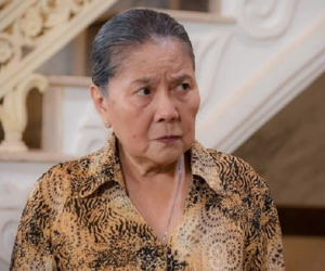 NSƯT Lê Thiện - người bà trong loạt phim nổi tiếng Việt Nam bị ngã nứt xương, không đi lại được