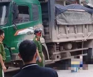 Đang đi tự phanh xe ngã ra đường, nam thanh niên lao vào gầm xe tải tử vong