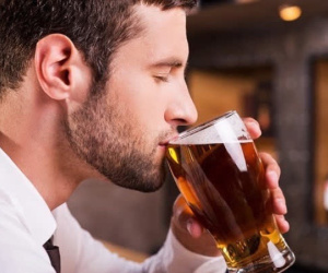 7 thói quen trong mùa hè có thể khiến nam giới bất lực, vô sinh