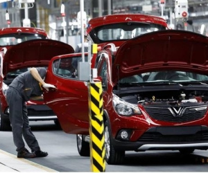 Vingroup thu hơn 4.800 tỷ đồng từ bán ô tô, xe máy, điện thoại trong 3 tháng đầu năm
