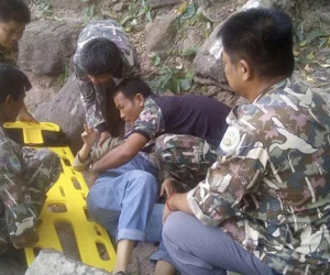 Chồng đẩy vợ đang mang thai xuống vực vì lý do rợn người
