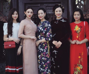 Gia tộc vừa giàu vừa xinh của Huyền Baby cùng khoe sắc trong một tấm hình, dân tình than khó phân biệt được ai là mẹ, ai là con