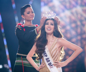 Khánh Vân đeo lại đôi bông tai 'phong thủy' lên đường sang Mỹ: Quyết tâm đăng quang Miss Universe 2020?