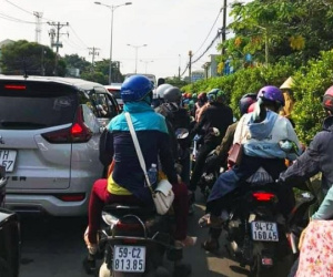 Người dân từ Đà Lạt, Đồng Nai... bắt đầu đổ về TP.HCM sau kỳ nghỉ lễ 30/4, nhiều tuyến đường kẹt 'không lối thoát'
