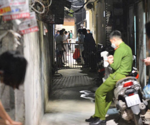 Hà Nội: Phong tỏa con ngõ, phun khử khuẩn nơi ở của ca dương tính SARS-CoV-2 tại Bắc Từ Liêm ngay trong đêm