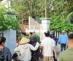 Con trai nghi ngáo đá cắt cổ mẹ tử vong