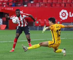 Thua phút 90, Sevilla lỡ cơ hội bám đuổi Top 3