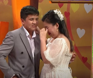 Vợ chồng son: Cưới nhau nhiều năm nhưng chưa từng cầu hôn, anh chồng khiến vợ khóc nức nở khi đọc rap, tặng nhẫn ngay trên sân khấu