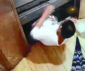 Cậu bé 13 tuổi bước vào thang máy chung cư rồi đột ngột 'biến mất', gia đình khóc ngất khi xem lại video hiện trường