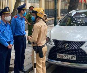 Lái xe Lexus có biển ra vào Bộ Công an thách tổ liên ngành xử lý vi phạm