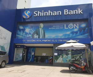 KHẨN: Những người từng đến ngân hàng Shinhan Tân Bình cần liên hệ ngay cơ quan y tế gần nhất