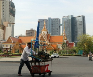 Thủ đô Phnom Penh (Campuchia) ngày đầu dỡ bỏ lệnh phong tỏa vì Covid-19