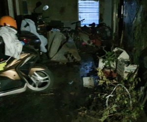 Ám ảnh trong căn nhà cháy khiến 7 người tử vong, trong đó có cô giáo và các em nhỏ: Đồ đạc ám khói đen, xe máy trơ khung