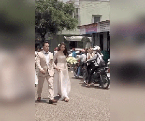 Ông xã gây tranh cãi vì biểu cảm khó chịu trong ngày rước dâu, Hồ Bích Trâm phải lên tiếng ngay và luôn