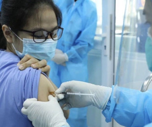 Hà Nội tiêm miễn phí vaccine COVID-19 cho người từ 18 - 65 tuổi