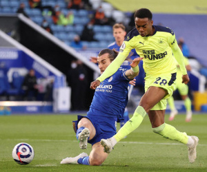 Leicester thua sốc, MU và Liverpool reo vui