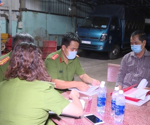 Hãi hùng 'công nghệ' dùng hóa chất vô cùng độc hại để chế biến hải sản vừa bị phát hiện
