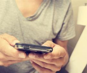 'Kinh hoàng' thói quen dùng smartphone của 70% người Mỹ