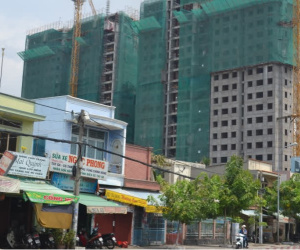 Ngân hàng rao bán loạt khoản nợ ngàn tỉ thế chấp bằng cổ phiếu, bất động sản...