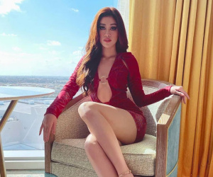 Khánh Vân 'đốt mắt' cộng đồng mạng bằng outfit hở bạo trong ngày thứ 2 'ra quân' Miss Universe 2020