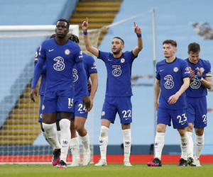 Thua ngược Chelsea ngỡ ngàng, Man City hoãn ngày vui vô địch