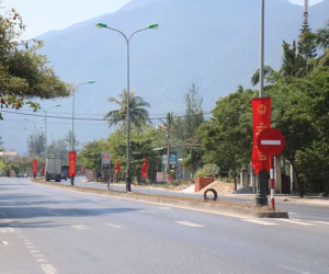 Thị trấn dưới chân đèo Hải Vân vắng lặng trong những ngày thực hiện giãn cách xã hội