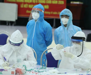 Hà Nội ghi nhận 8 ca dương tính SARS-CoV-2, trong đó có cháu bé 1 tuổi và 4 người tiếp xúc tại sân bóng