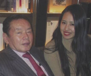 Vụ tỷ phú 77 tuổi đột nhiên qua đời sau vài tháng kết hôn: 3 năm sau vợ trẻ kém 55 tuổi bị điều tra, hé lộ thêm loạt hành động gây rùng mình