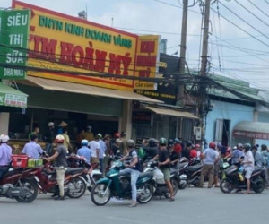 Người dân vây bắt kẻ cướp tiệm vàng ở Bình Dương