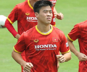 Trung vệ Duy Mạnh: 'Cả Indonesia, Malaysia và UAE đều rất khó chơi'