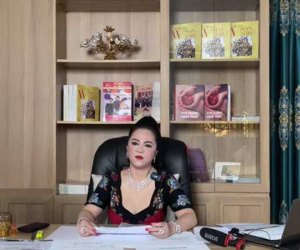 Bà Phương Hằng lại gọi tên một nghệ sĩ nữa 'lên sóng', nói thẳng NSND Hồng Vân với nhiều lời lẽ nặng nề: 'Làm bà ngoại, bà nội rồi mà không khôn'