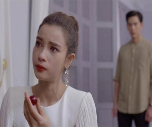 Về nhà, thấy chồng và một cô gái đang điên đảo trên giường, tôi lặng lẽ đóng cửa, đi pha tách trà ngồi đợi họ xong việc