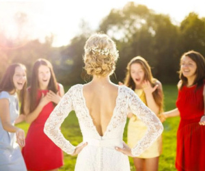 Bạn thân yêu cầu cắt ngắn mái tóc dài mét rưỡi mới cho dự đám cưới, cô gái trẻ hoang mang đăng đàn xin tư vấn thì nhận được câu trả lời vô cùng hả hê