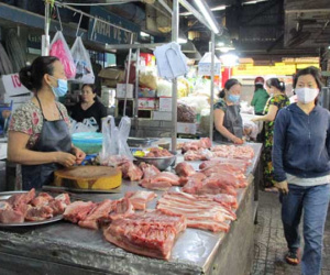 Giá heo hơi đi ngược thế giới