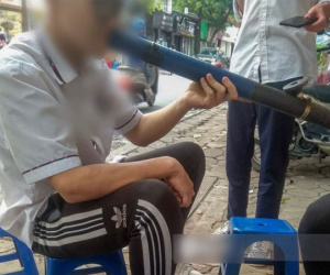 Ảnh, video: Học sinh ở Hà Nội phì phèo thuốc lào, chửi bạn, xúc phạm giáo viên bằng đủ thứ ngôn ngữ tục tĩu