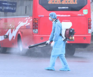 Cụ bà 79 tuổi mắc COVID-19, con trai và cháu nội cũng mắc bệnh