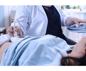 Vừa chia tay người yêu thì nhận 2 tin sét đánh: Mang bầu và bị u tuyến giáp, mẹ đơn thân quyết giữ lại con khiến dân tình không biết khuyên thế nào