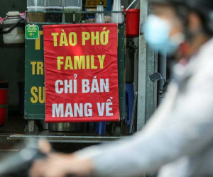 Cận cảnh quán ăn, cà phê đồng loạt treo biển 'chỉ bán hàng mang về'