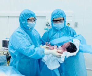 Một sản phụ là F2 sinh con an toàn trong khu cách ly