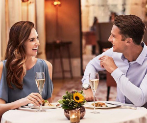 Quà sinh nhật vợ thì nợ nhưng 'dốc sạch túi' chiều bồ trẻ ăn chơi
