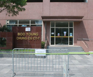Hà Nội: Căng dây kín, phong tỏa tạm chung cư Booyoung nơi có ca dương tính SARS-CoV-2