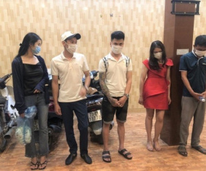 Bắt quả tang 5 thanh niên nam, nữ thuê nhà nghỉ làm chuyện 'mờ ám'