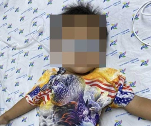 Uống nhầm nước tẩy mực in, bé 10 tháng tuổi bị ngộ độc cấp cứu