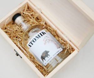 Ukraine bắt lô 'vodka Nguyên tử' làm từ táo Chernobyl