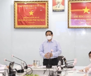 Thủ tướng tức tốc vào TP.HCM kiểm tra Bệnh viện Chợ Rẫy, cảnh báo tư tưởng lơ là mất cảnh giác trong chống dịch COVID-19