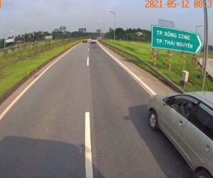 Phạt 17 triệu đồng nữ tài xế đi lùi trên cao tốc Hà Nội - Thái Nguyên