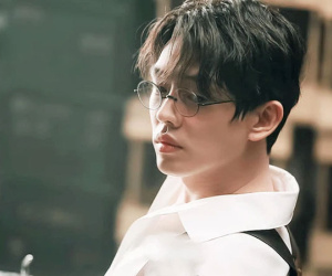 Ảnh Đế Yoo Ah In: Thoát mác 'bạn thân Song Hye Kyo' để làm 'Ngựa điên' xuất chúng màn ảnh Hàn