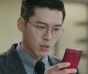 Vợ sinh mổ tôi giúp vệ sinh, vừa lật áo cô ấy mà chết đứng nhìn những dấu vết lạ