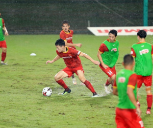 Hoàng Đức chấn thương sau pha va chạm với Minh Vương